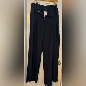 Baltimore Woman’s Wide Leg Dress Pants W/Sleek Strip On leg.Sz 16 New. Black